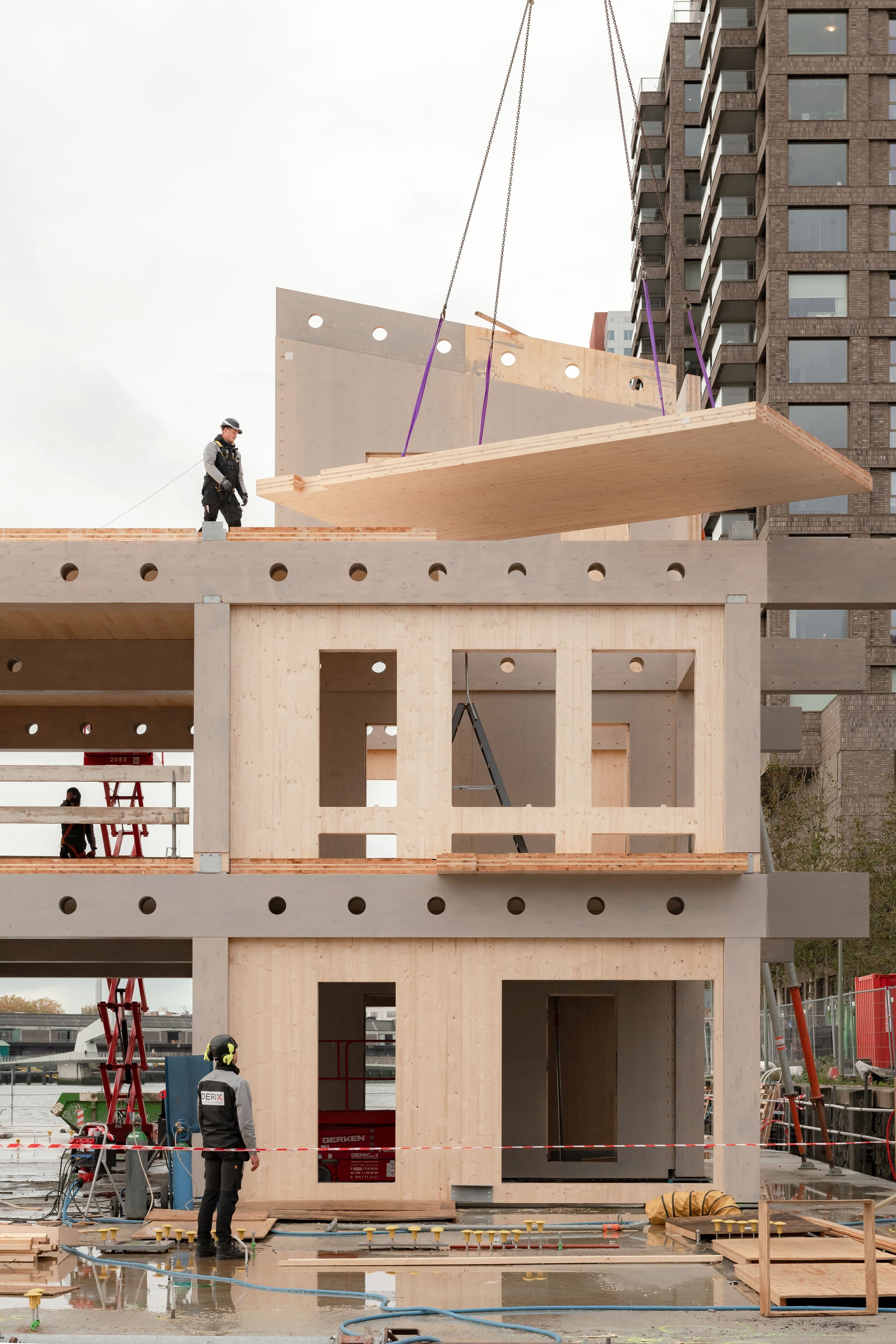 Building the Floating Office Rotterdam
