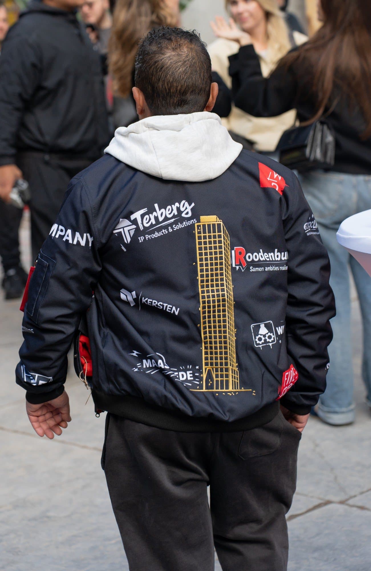 The celebration jacket with The BaanTower and the logos of all construction partners